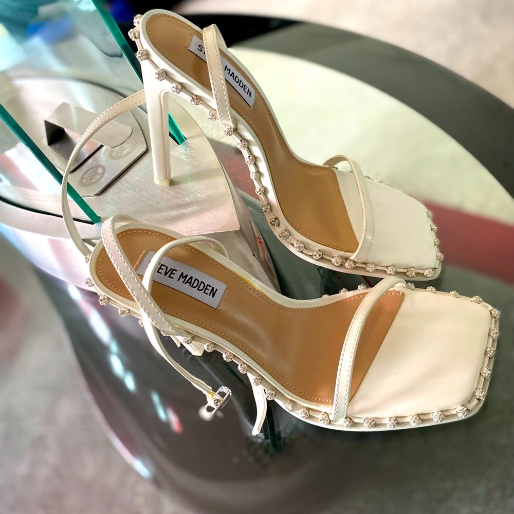 Steve Madden 2021 Zelle White & Crystal 4 1/2”